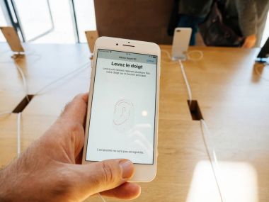 Yeni iphone 8 ve iphone 8 artı Apple Store touch kimliği, 