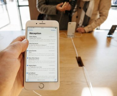Yeni iphone 8 ve iphone 8 artı ile mail app Apple Store 