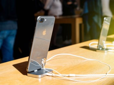 Yeni iphone 8 ve iphone Apple Store siyah 8 artı ben cam