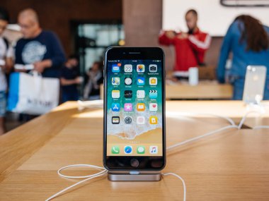 Super retina ekran yeni iphone 8 ve iphone Apple Sto 8 Plus