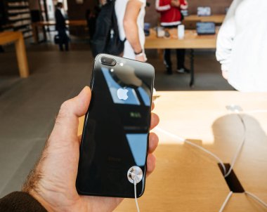 Yeni iphone 8 ve iphone 8 artı Apple Store