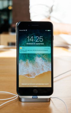 ekran yeni iphone 8 kilitlemek ve iphone 8 artı Apple Store