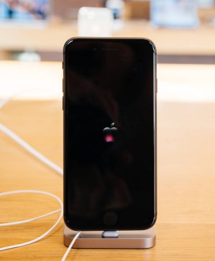 Super retina ekran yeni iphone 8 ve iphone Apple Sto 8 Plus