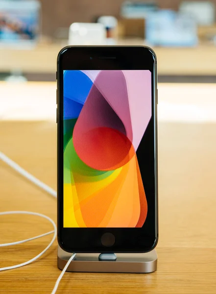Super retina ekran yeni iphone 8 ve iphone Apple Sto 8 Plus — Stok fotoğraf