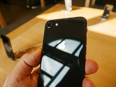 tek kamera yeni iphone 8 ve iphone Apple Store 8 Plus