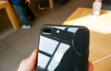 kamera çift 12mps yeni iphone 8 ve iphone 8 artı Apple Store
