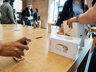 yener tarafından dr dre ses ile geri apple okul