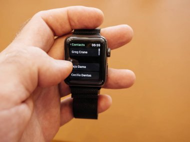 Yeni Apple Watch serisi 3 numara telefon numarası kişiler app çevirmek