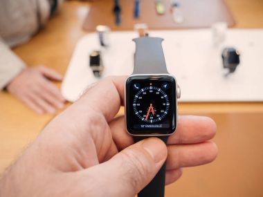 Yeni Apple Watch serisi 3 tachymeter izle