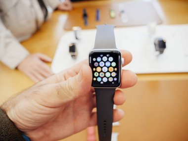 Yeni Apple Watch serisi 3 ana ekran Apple Watch 