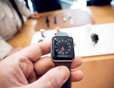 Yeni Apple Watch serisi 3 tachymeter izle