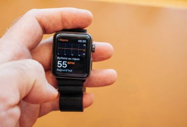 Yeni Apple Watch serisi 3 bpm kalp hızı etkinlik uygulaması 