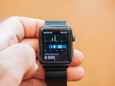 Yeni Apple Watch serisi 3 adımları app pedometre uygulaması 