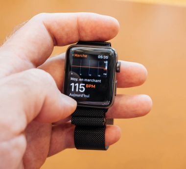Yeni Apple Watch serisi 3 sağlık uygulaması, kalp hızı izlemek app 