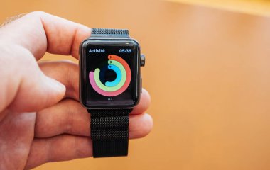 Yeni Apple Watch serisi 3 