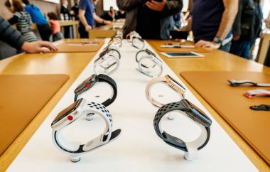 Yeni Apple Watch serisi 3 satır dijital taç 