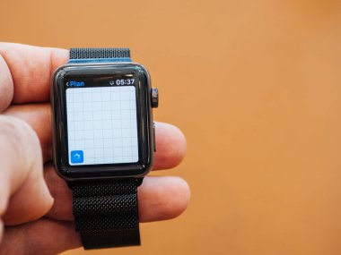 Yeni Apple Watch serisi 3 elma konumu app haritalar 