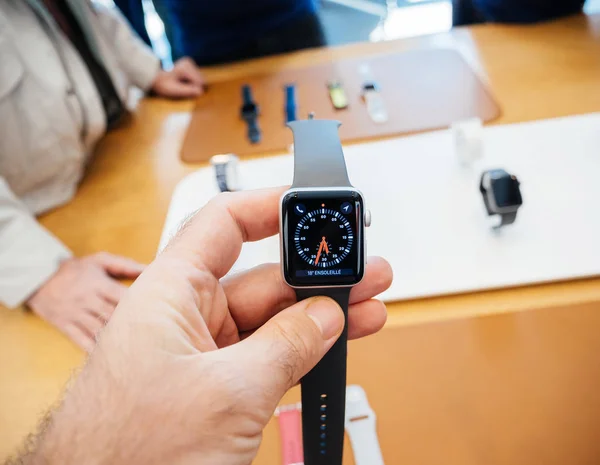 Nowy zegarek Apple Watch Series 3 tachymetr — Zdjęcie stockowe