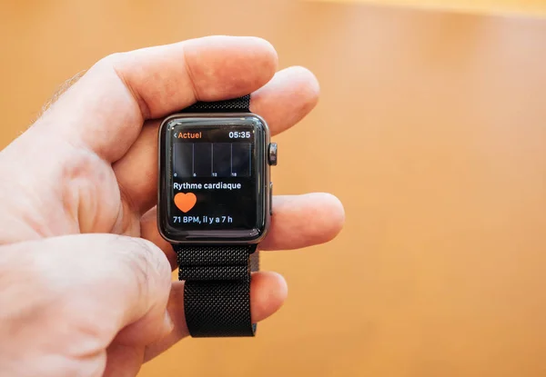 Nové Apple Watch Series 3 srdce zdraví jedné aplikace — Stock fotografie