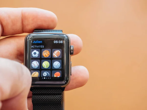 Новое спортивное приложение Apple Watch Series 3 — стоковое фото