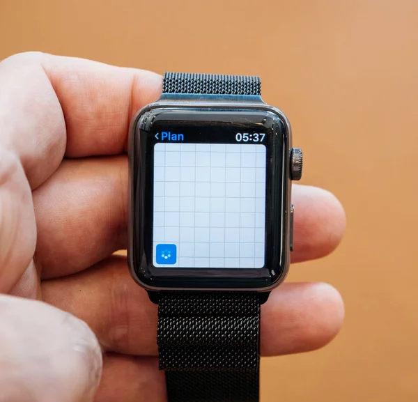Lokaliseringsapp for Apple Watch Series 3-eplekart – stockfoto