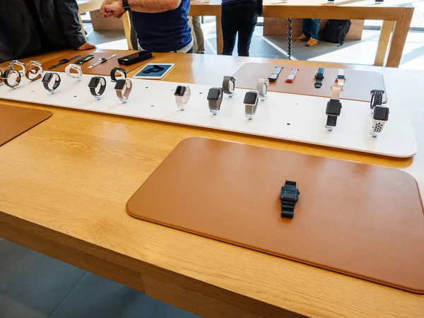 Nowy Apple Watch Series 3 prezentacji i paski — Zdjęcie stockowe