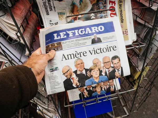 Bitterer Sieg, le figaro, Wahltag für die Kanzlerin — Stockfoto