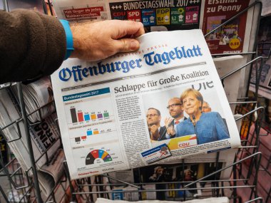 Angela Merkel portre seçim öncesi ile gazete