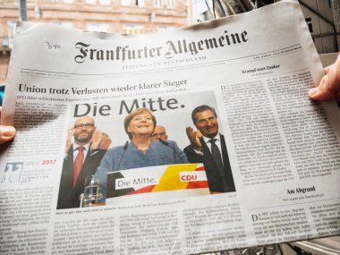 Angela Merkel portre seçim öncesi ile gazete