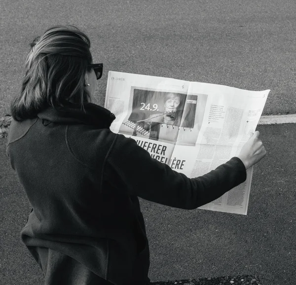 Kadın Le Monde Fransız basınında Angela Merkel seçimleri mikrop okuma