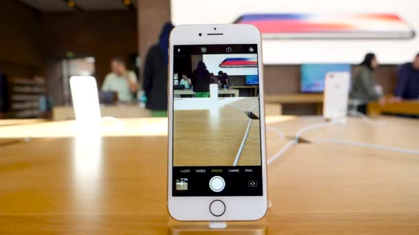 Nieuwe iphone 8 uitverkoop — Stockvideo