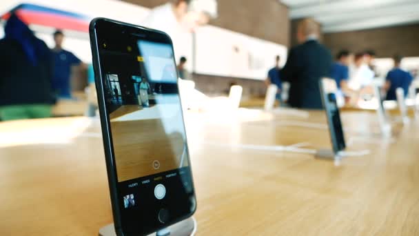 Новий iphone 8 на продаж — стокове відео