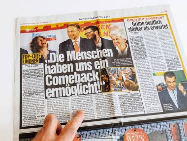 Alman gazete okuyan adam 