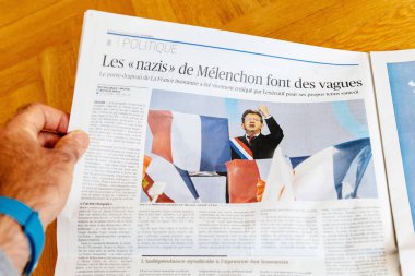 Adam okuma Fransız gazetesi 