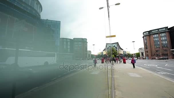 Люди на вулиці Лондона — стокове відео
