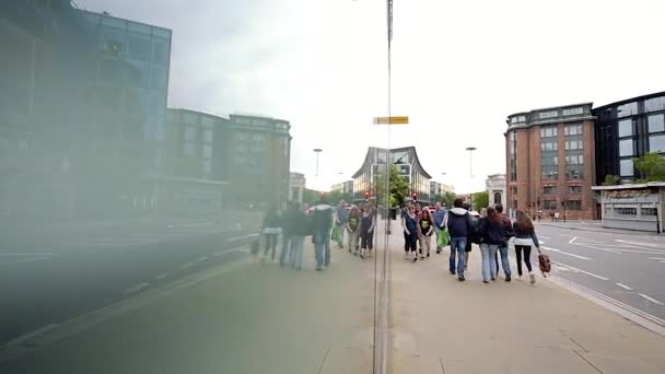 Mensen aan de London street — Stockvideo