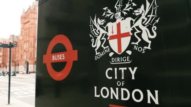 Stemma City of London sulla stazione — Video Stock