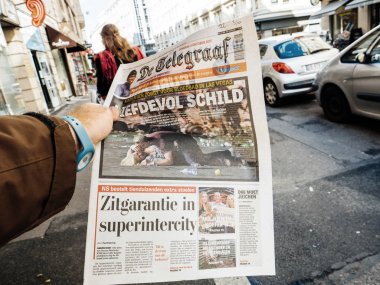 2017 Las Vegas Bulvarı, gazeteyi vuruyor. 