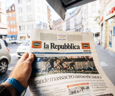 İtalyan basın, la republica, 2017 Las Vegas Strip newsp çekim