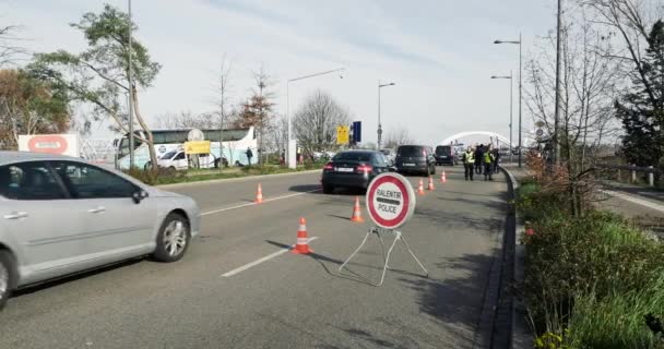 Γαλλική γερμανική αστυνομία έλεγχος των οχημάτων — Αρχείο Βίντεο