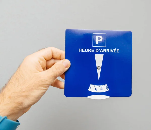 Man holding disk parking against blue background — Stock Photo, Image