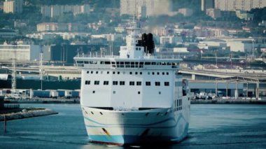 Marseille, Fransa - 2017 yaklaşık: Girolata, büyük gemi La Marsilya-Fos bağlantı noktası hedef Korsika Adası, feribot taşıma insanlar, arabalar ve kamyonlar için çıkma Meridionale ait feribot
