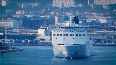 Marseille, Fransa - 2017 yaklaşık: Girolata, büyük gemi La Marsilya-Fos bağlantı noktası hedef Korsika Adası, feribot taşıma insanlar, arabalar ve kamyonlar için çıkma Meridionale ait feribot