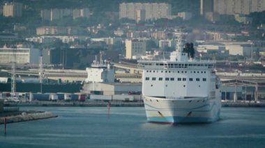 Marseille, Fransa - 2017 yaklaşık: Girolata, büyük gemi La Marsilya-Fos bağlantı noktası hedef Korsika Adası, feribot taşıma insanlar, arabalar ve kamyonlar için çıkma Meridionale ait feribot