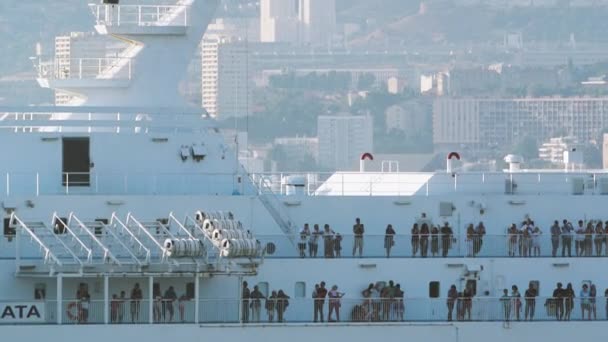 Passagiers op de La Meridionale veerboot schip — Stockvideo