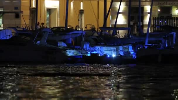 ボートやマルセイユの旧港に停泊するヨット — ストック動画