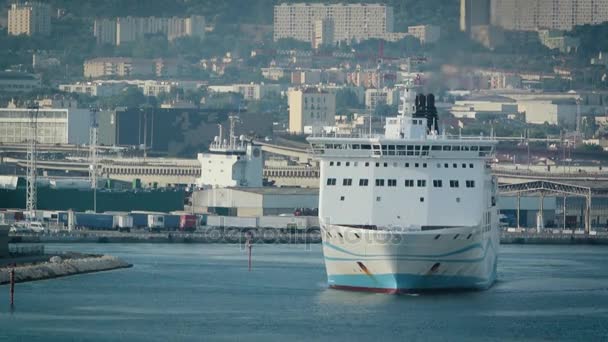 Girolata grande navio de ferry — Vídeo de Stock