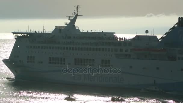 Girolata grande navio de ferry — Vídeo de Stock