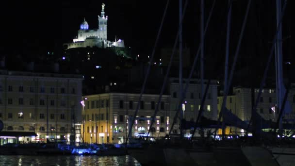 Boten en jachten in oude haven van Marseille — Stockvideo
