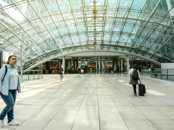 Entrada al edificio de oficinas Squaire Aeropuerto de Frankfurt — Foto de Stock